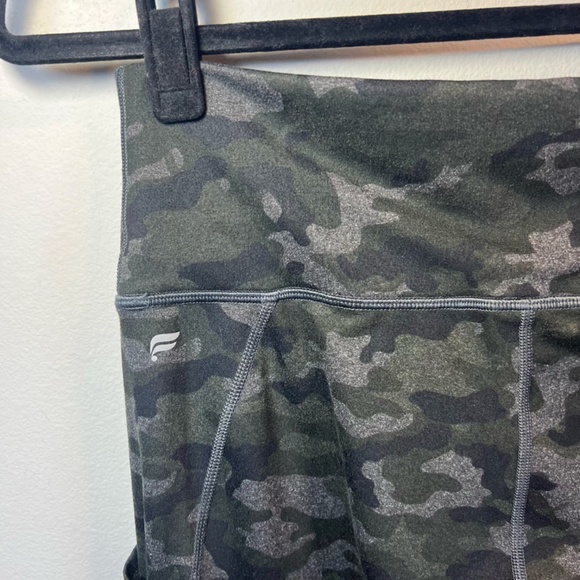 Fabletics Womens On-The-Go Powerhold High Waist Leggings Charcoal Camo Sz Medium - Picture 12 of 14